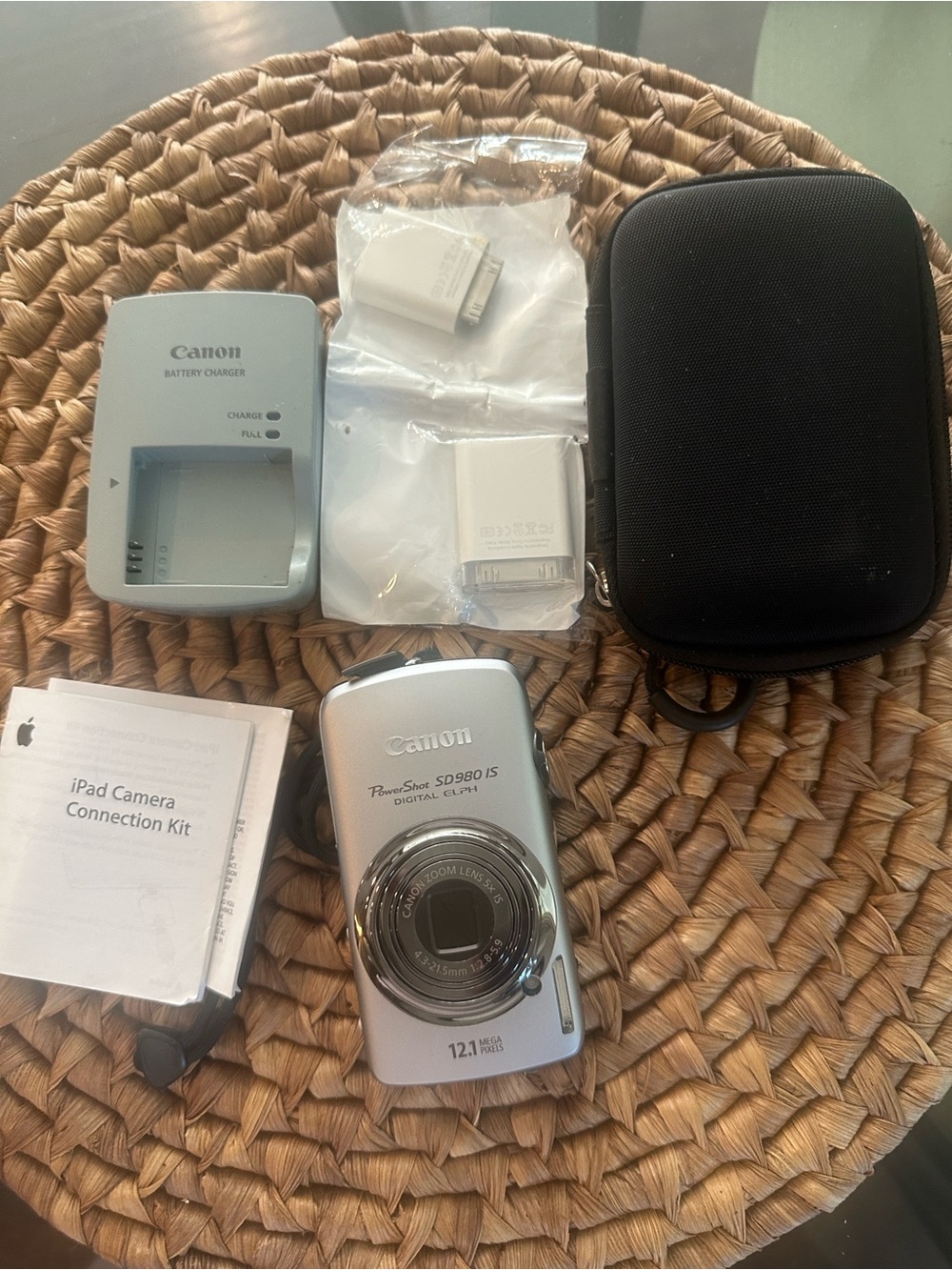 Canon 5X Zoom Compact 12.1 Mega Pixel Camera Bundle
SD980 IS